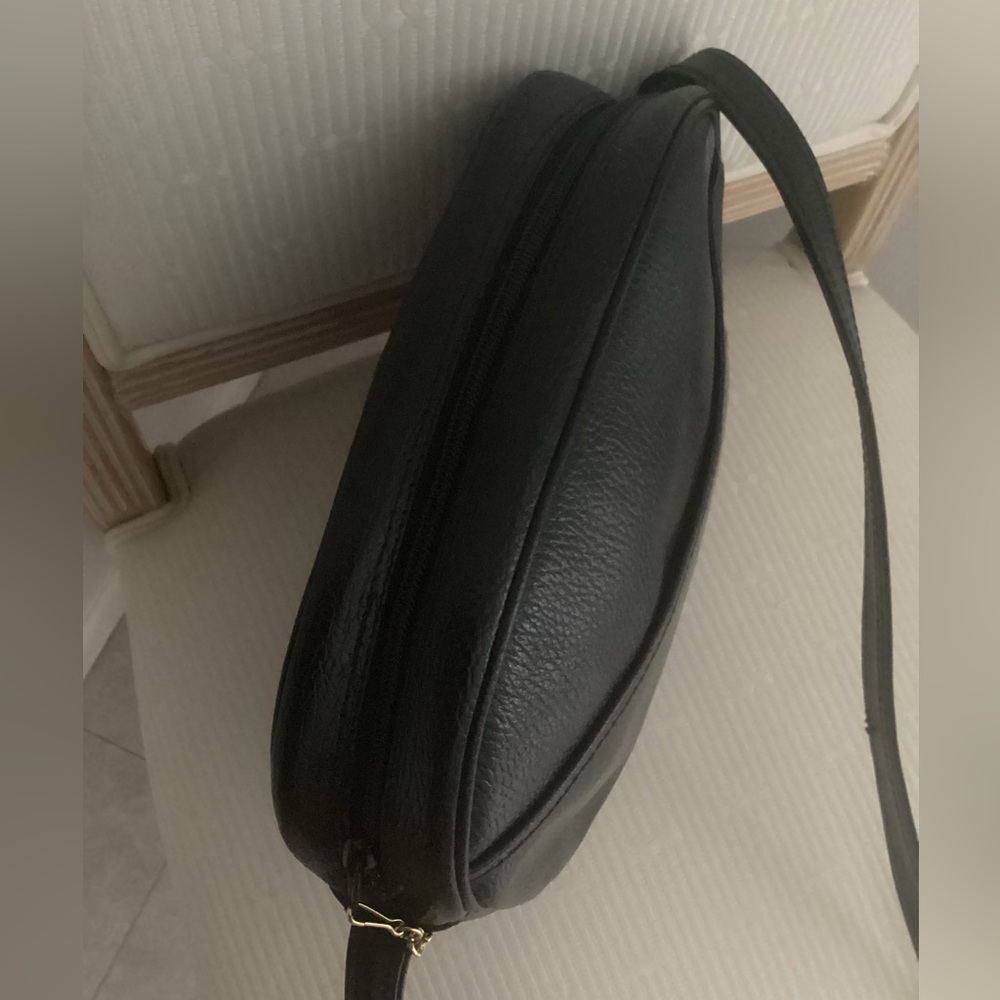 SAKS FIFTH AVENUE black leather bag ITALY EUC crossbody or shoulder - Picture 3 of 11